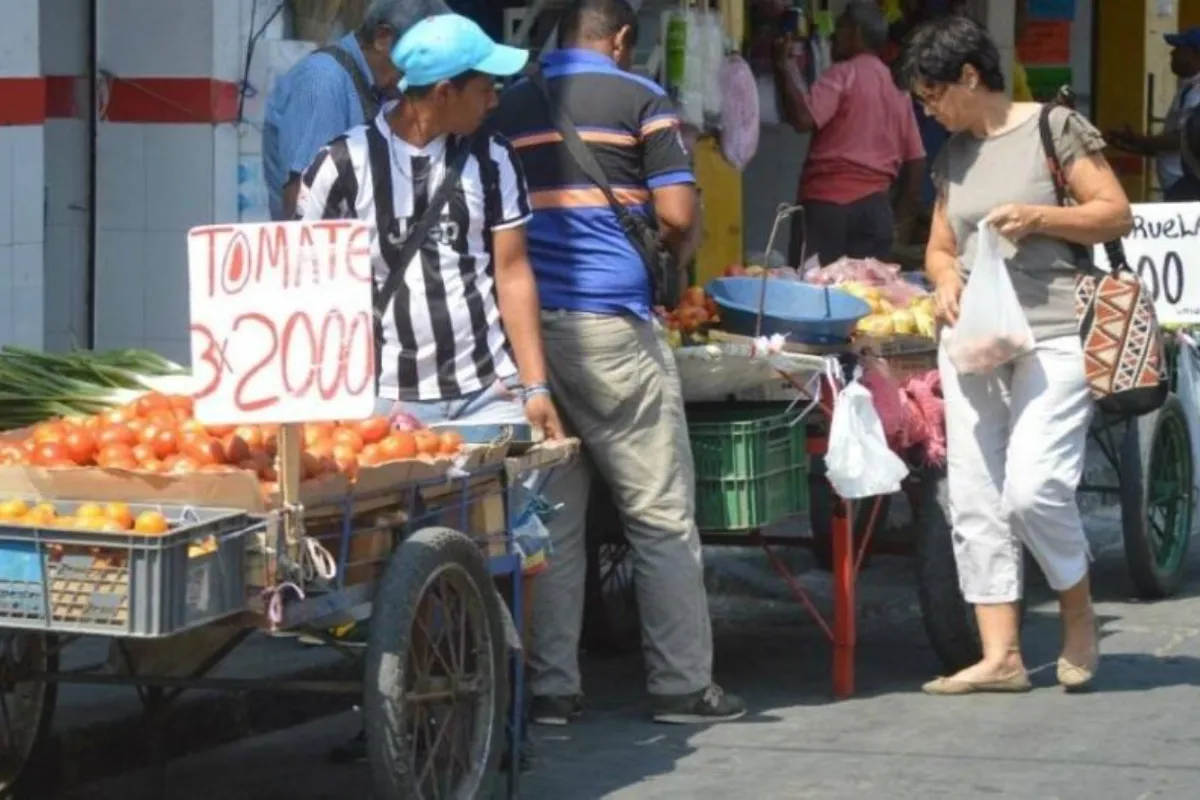 Desempleo sigue cayendo, pero la informalidad no cede