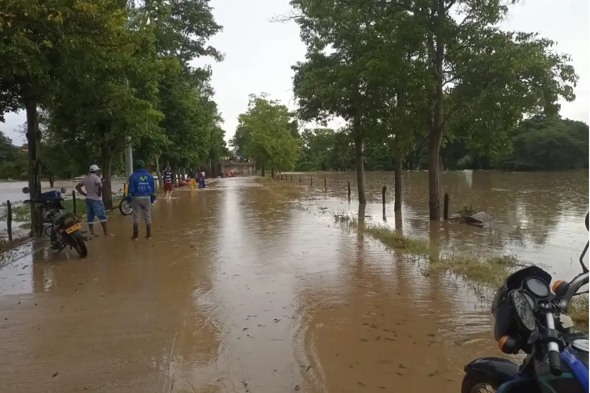 En Palmito, estudiantes sufren por falta de puente y el alcalde no hace nada