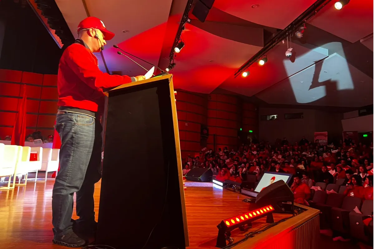 Espaldarazo de jóvenes a Héctor Olimpo, precandidato presidencial por las regiones
