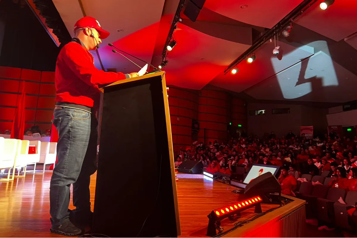 Espaldarazo de jóvenes a Héctor Olimpo, precandidato presidencial por las regiones