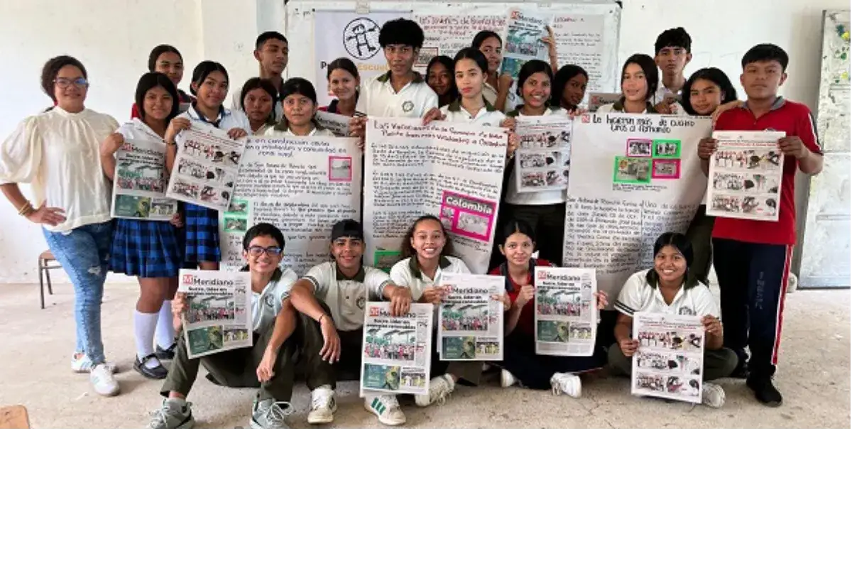 Estudiantes de San Antonio de Palmito atentos con Prensa Escuela