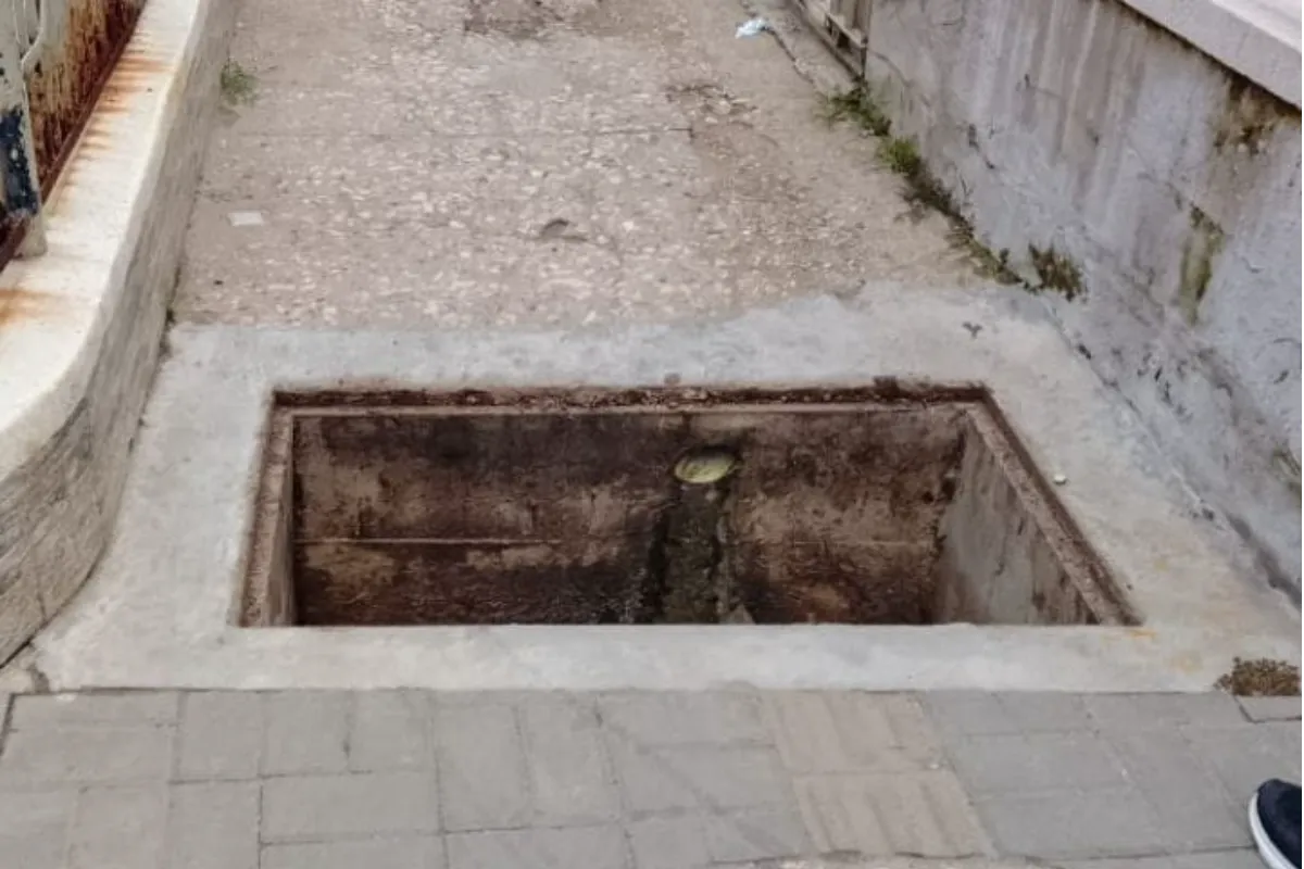 Quedó grabado, se llevó una rejilla en el barrio La Selva