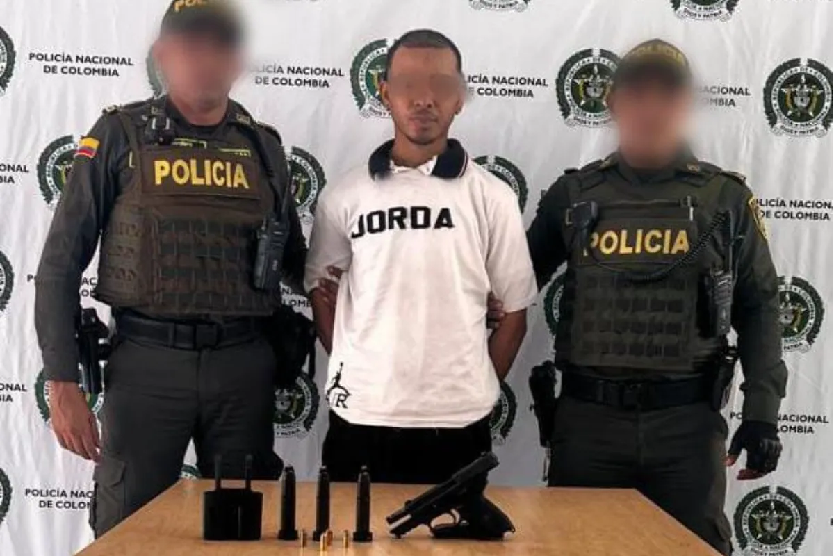 Portaba un arma sin la documentación requerida