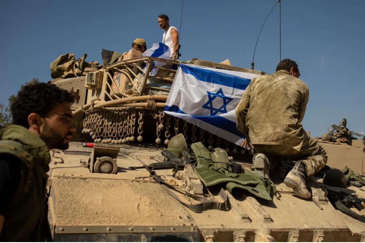 Las tropas israelíes comienzan su repliegue tras acuerdo de alto el fuego