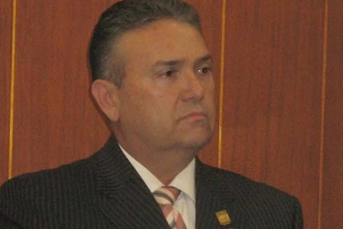 Condenan a 10 años de prisión a exsenador por vínculos con paramilitares