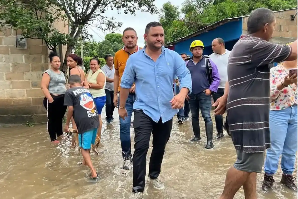 Desbordamiento de arroyo causó inundaciones en Corozal