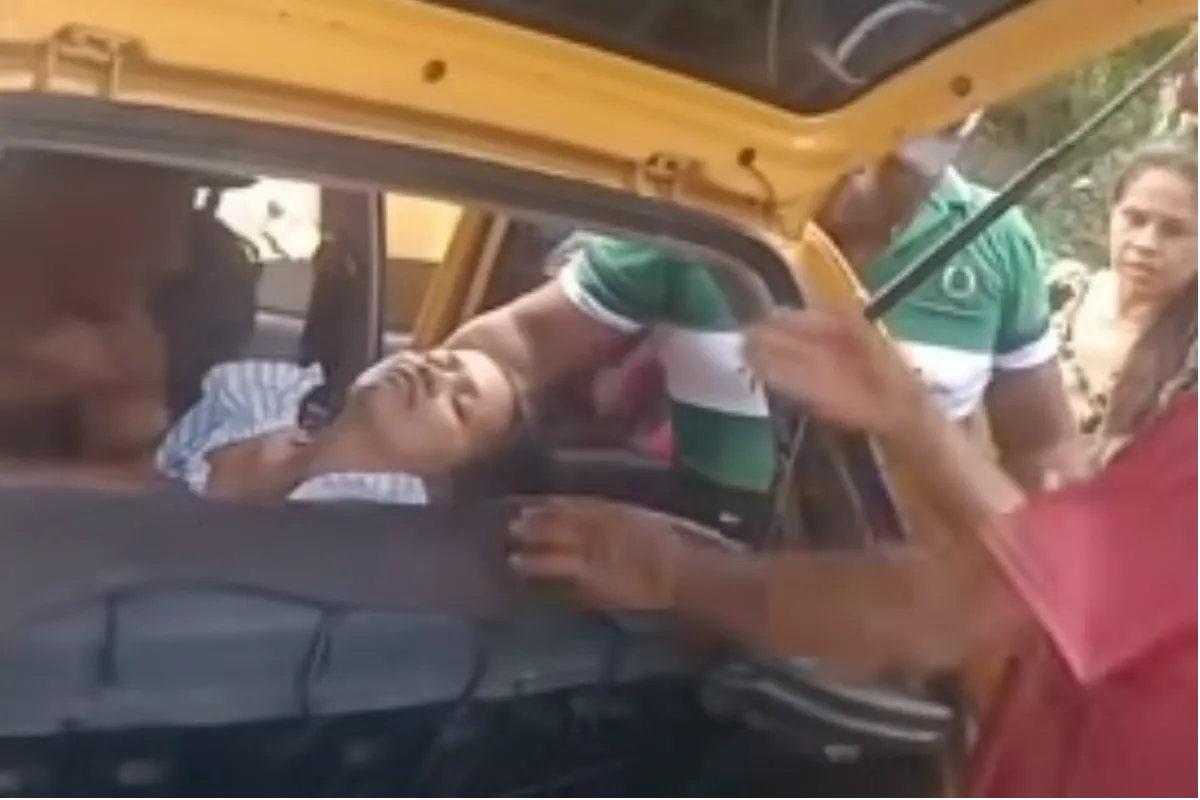 Joven herida en choque de motocicletas
