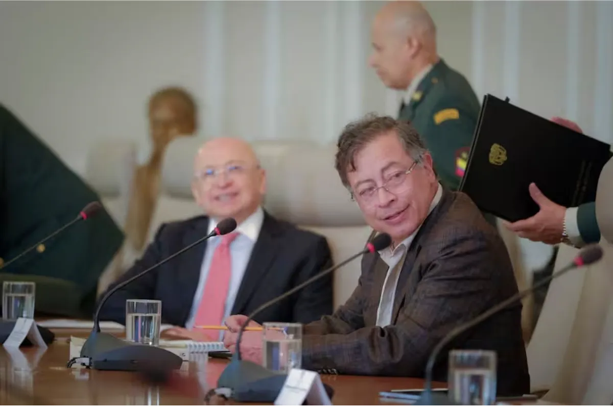 El Gobierno lanza desde China su propuesta de Constituyente