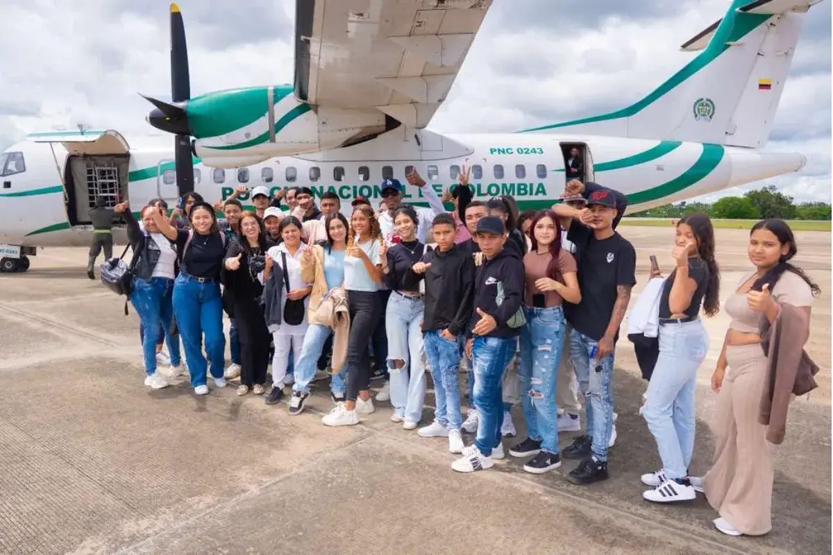 Gobernadora Lucy Garcia y Jóvenes de Sucre Escucha, invitados especiales en la posesión del nuevo Director de la Policía Nacional.