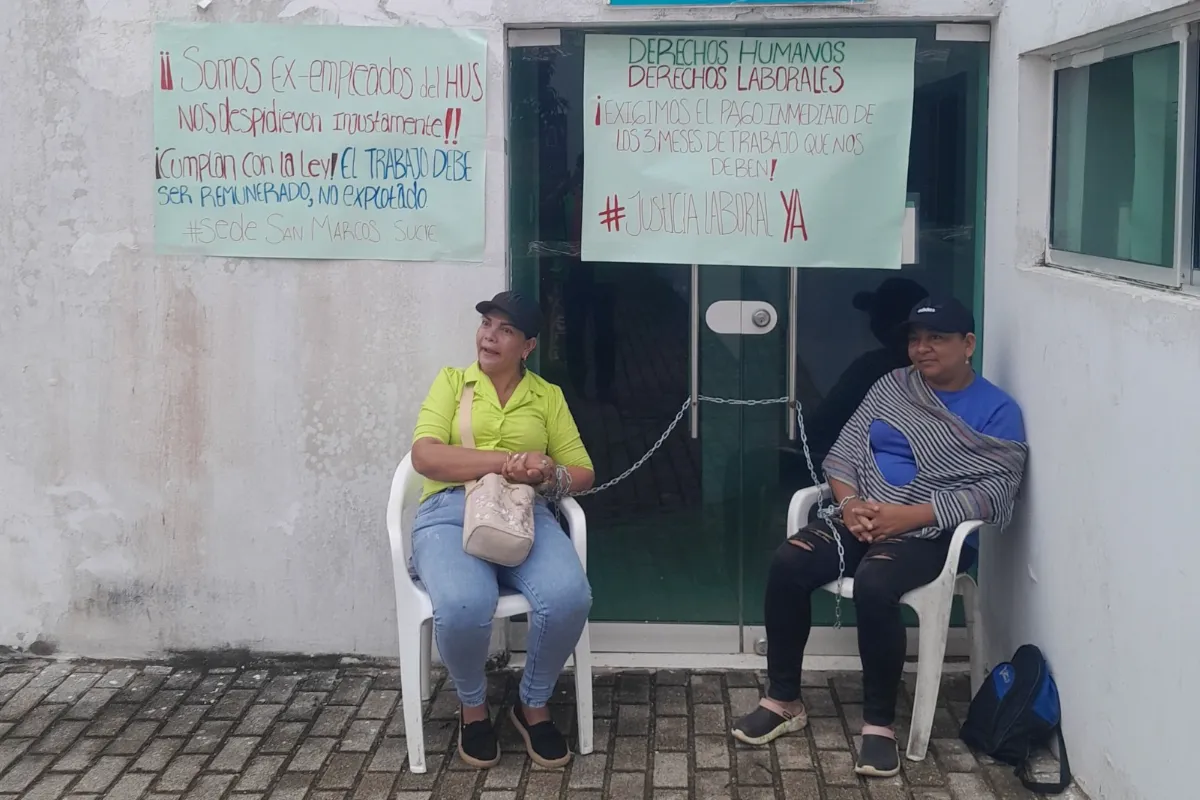 Encadenados y en huelga de hambre
