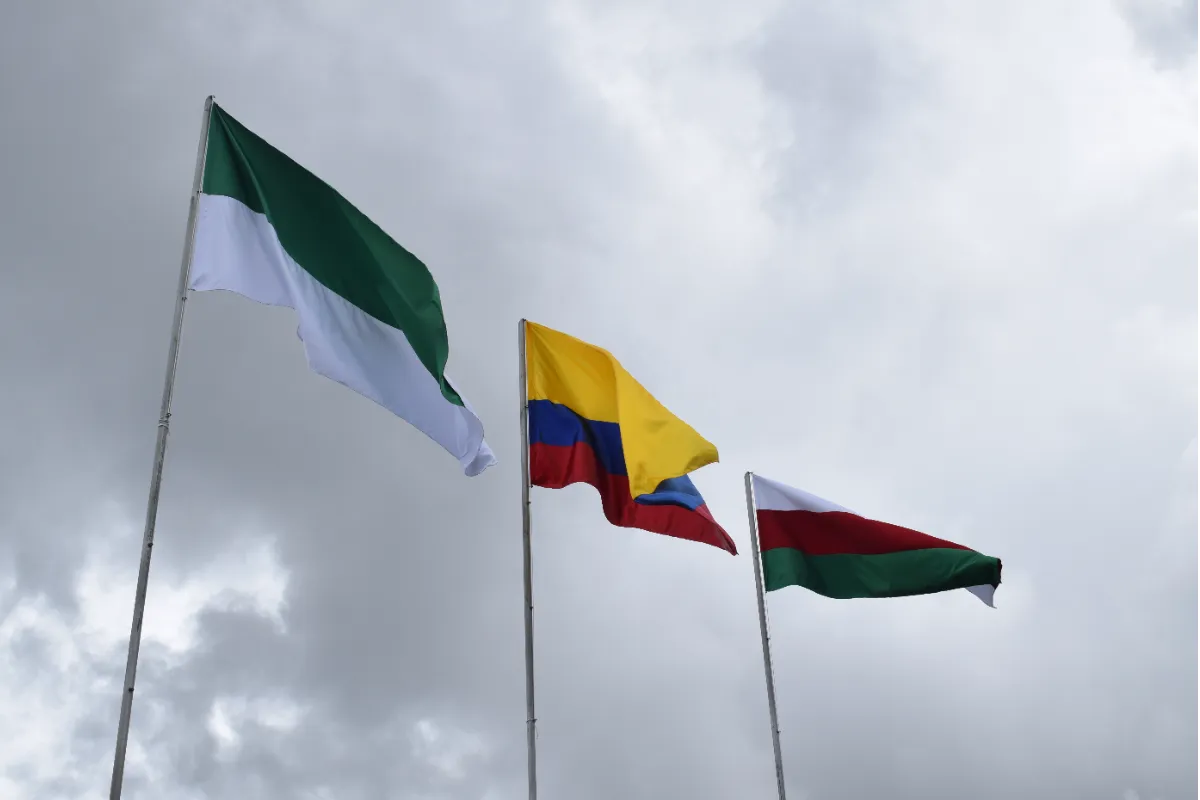Gracias a El Meridiano cambiaron banderas de la Plaza de Majagual