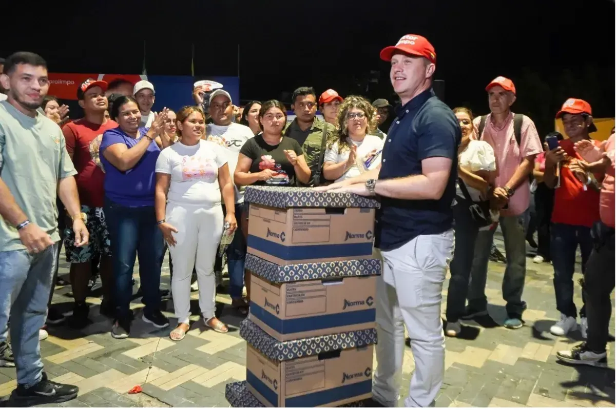 Héctor Olimpo tiene 1 millón de firmas para inscribir su candidatura