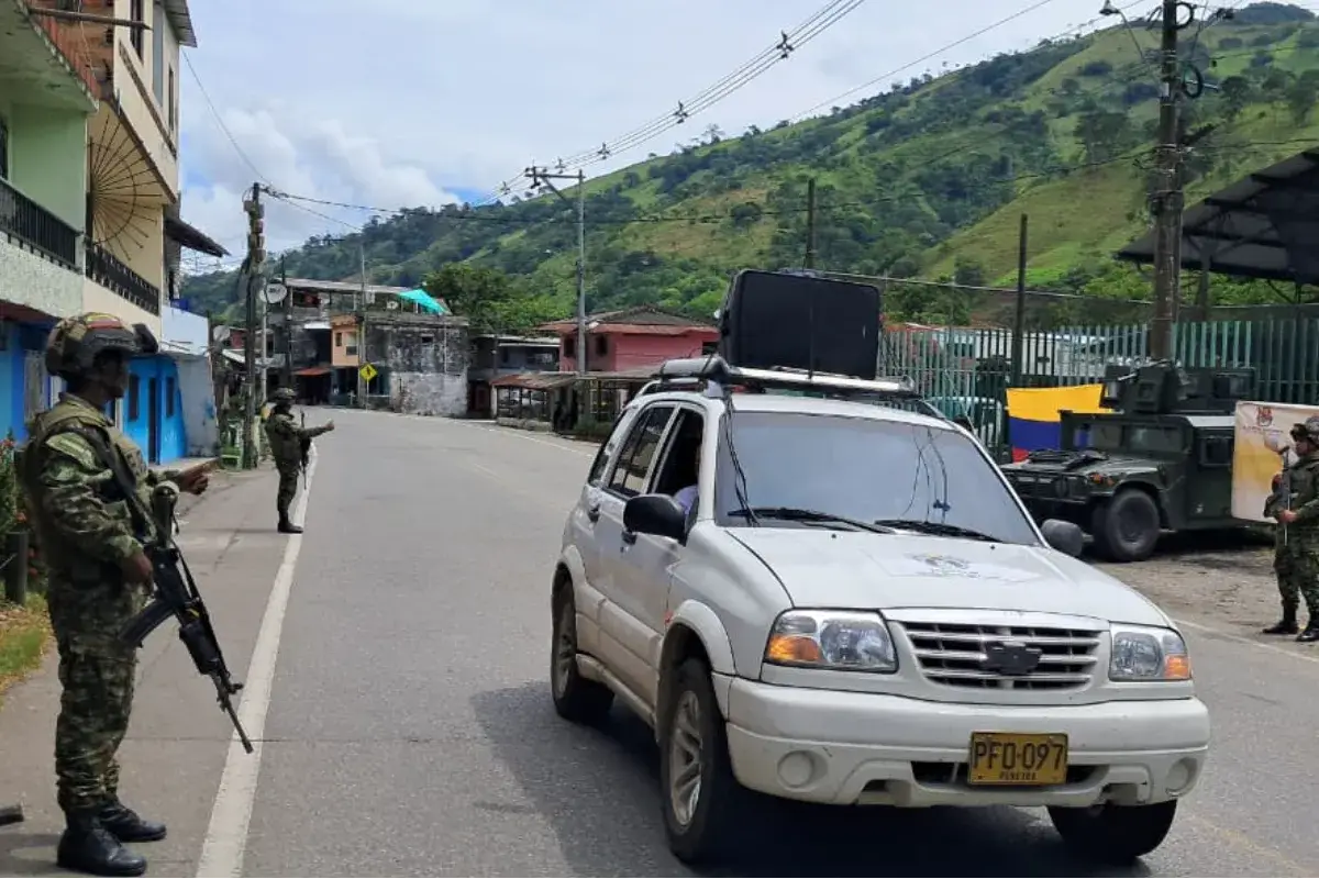 Ejército Nacional trabaja por la seguridad en las vías de Córdoba, Sucre y el Bajo Cauca antioqueño durante este puente festivo