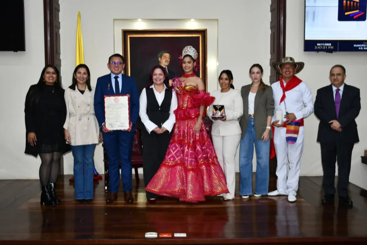 Sincé recibe la Orden de la Democracia Simón Bolívar en el grado de Comendador