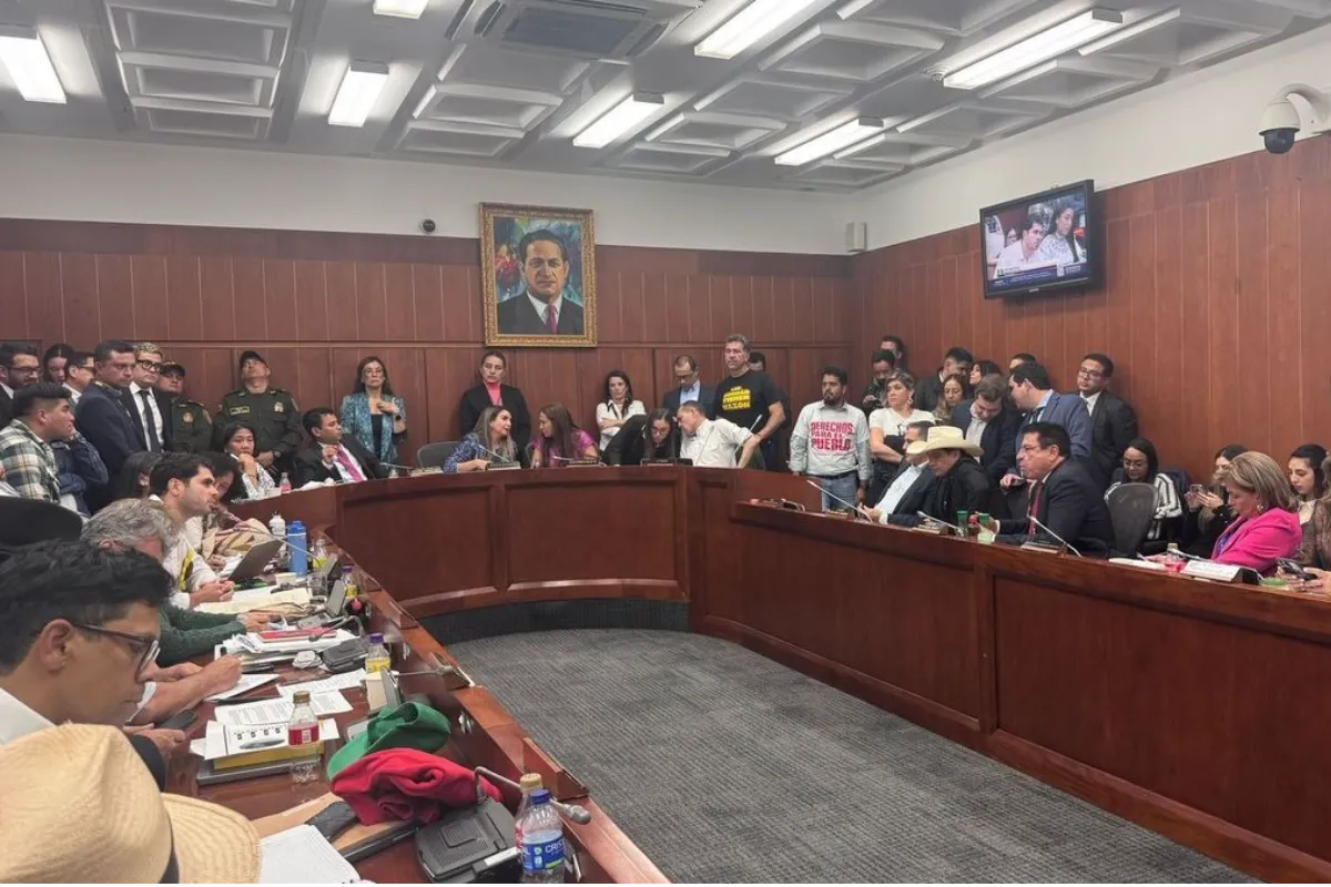 Rifirrafe entre congresistas y Gobierno