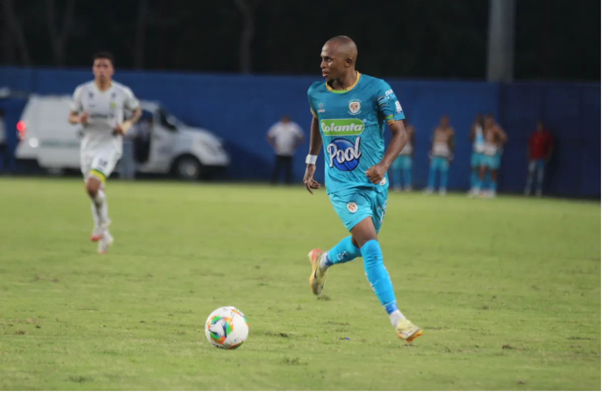 Jaguares a un 'tiro' de la A