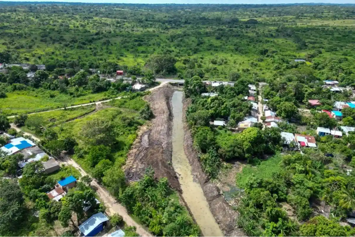 Limpian y amplían el arroyo Grande