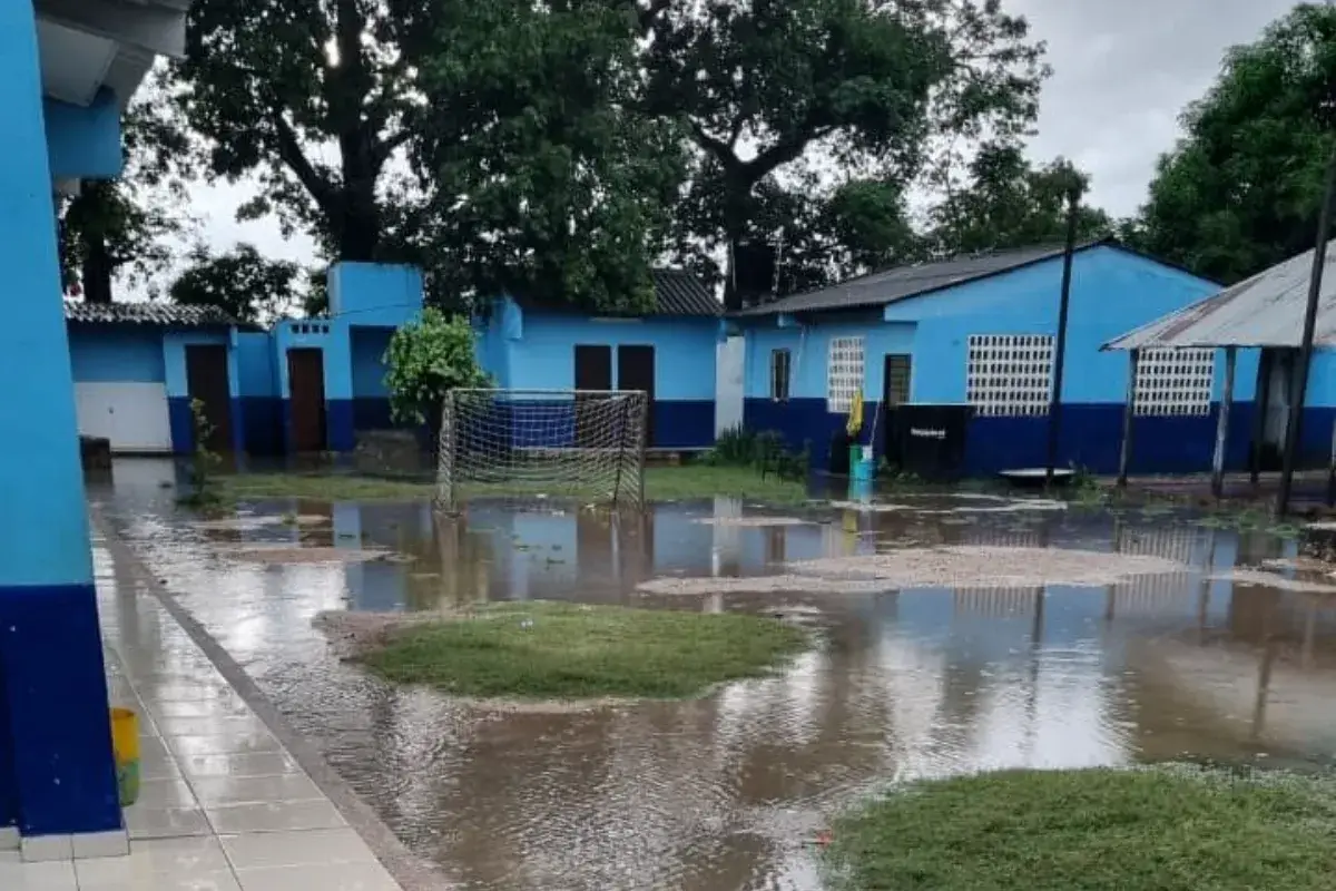Colegio inundado