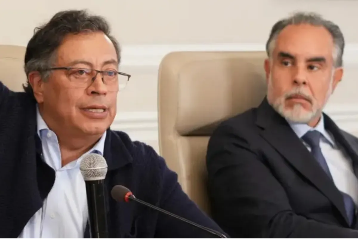 Investigaciones a Petro: sigue 'cazando' peleas ajenas