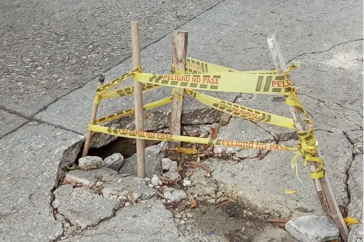 Hueco en el barrio El Bosque está perjudicando a la comunidad