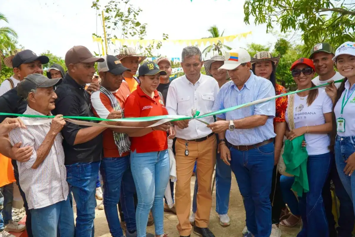 Inauguran entrada de acceso al colegio de Gavaldá