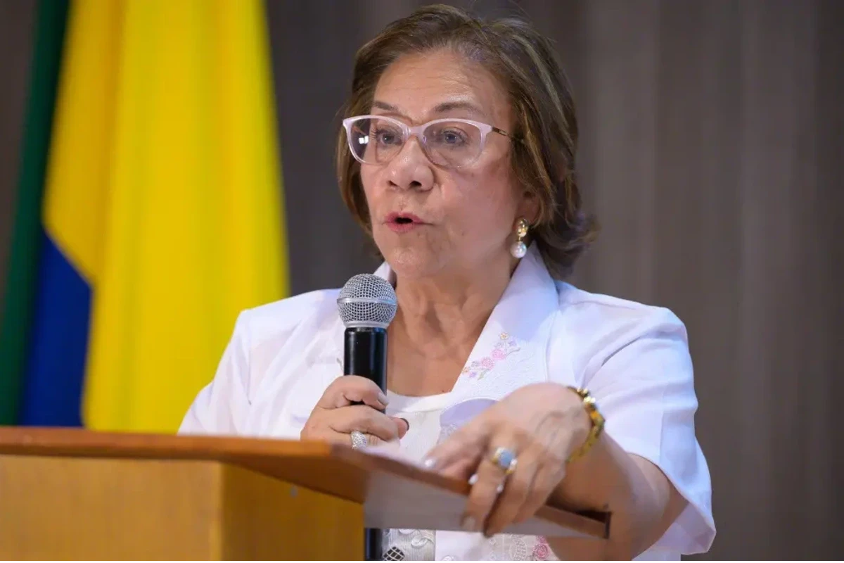 Canciller pide a EE.UU. retirar a Petro de lista Clinton