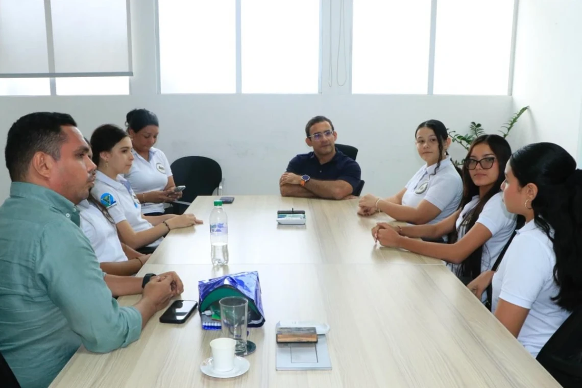 Alcalde se reunió con estudiantes monterianas que vivieron inmersión académica y cultural en México.