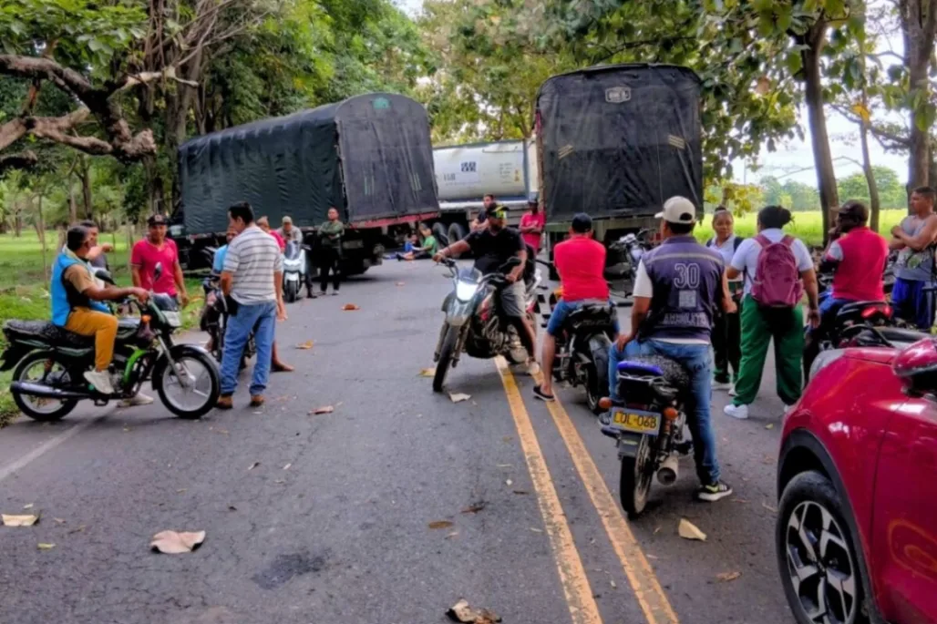 “No al desvío”: Continúa bloqueo en la vía Urabá