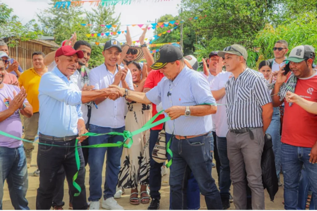 Nueva Esperanza se vistió de alegría por el nuevo pavimento