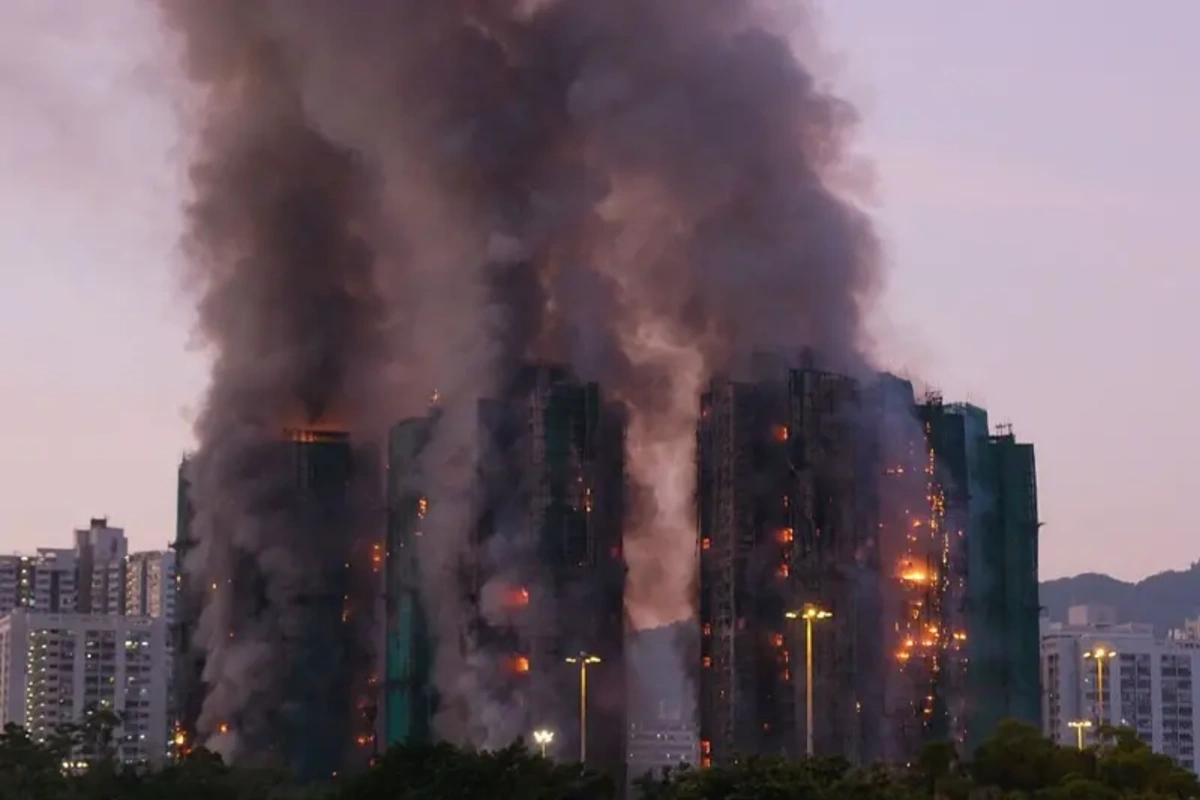 Incendio en Hong Kong deja alrededor de 30 personas fallecidas y 270 desaparecidos