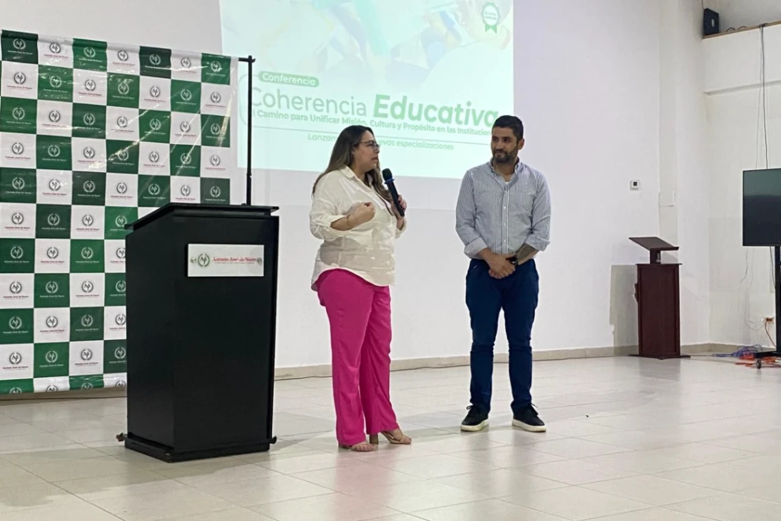 UAJS lanza especialización en Gestión de Instituciones Educativas durante conferencia