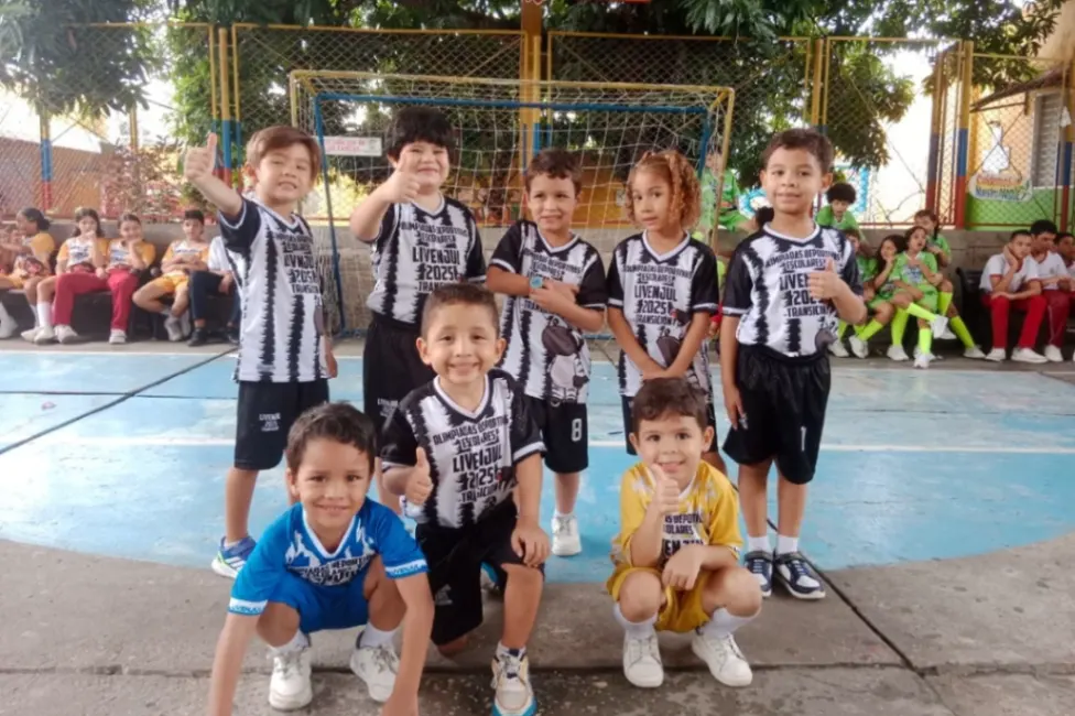 Clausura de las Olimpiadas Deportivas Livenjulianas llenó de integración y talento a la I.E. 20 de Julio