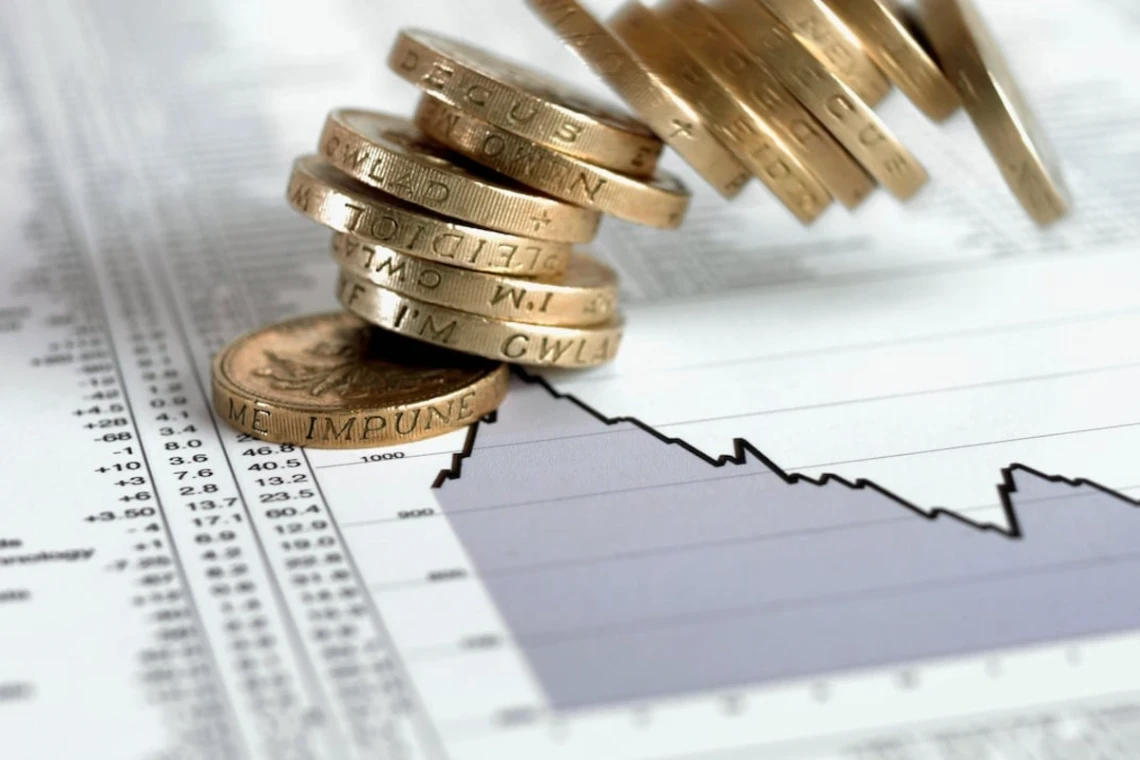 Desempleo baja pero alza de precios complica la discusión del salario mínimo