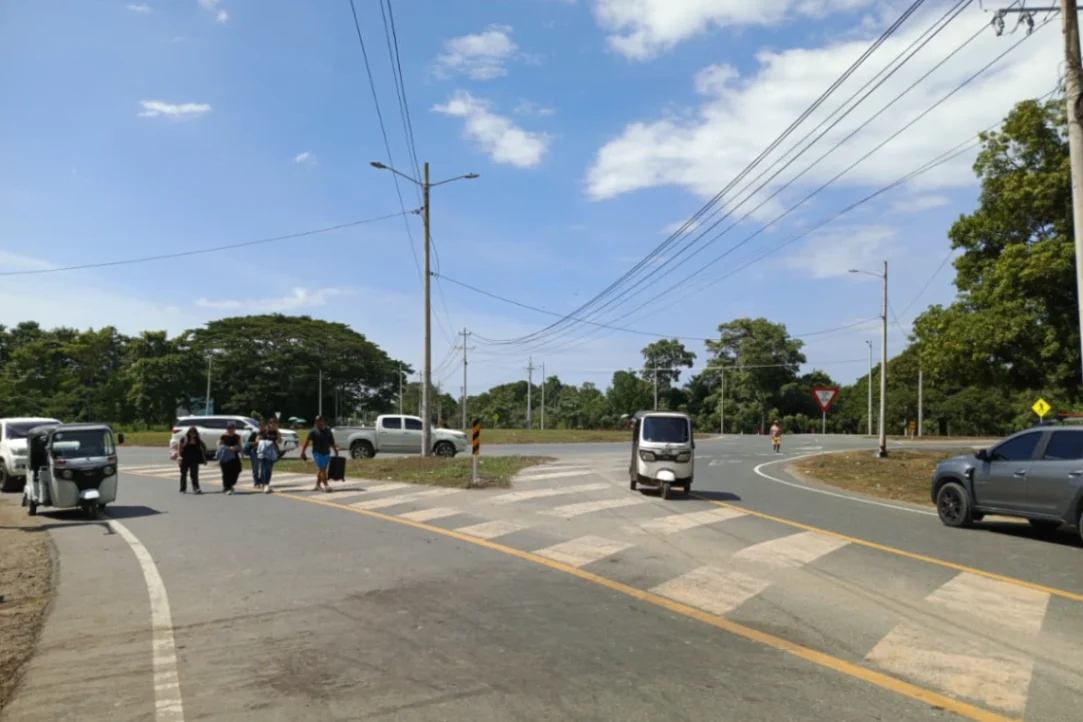 Levantaron el bloqueo vial en protesta contra el peaje La Caimanera en el Golfo de Morrosquillo