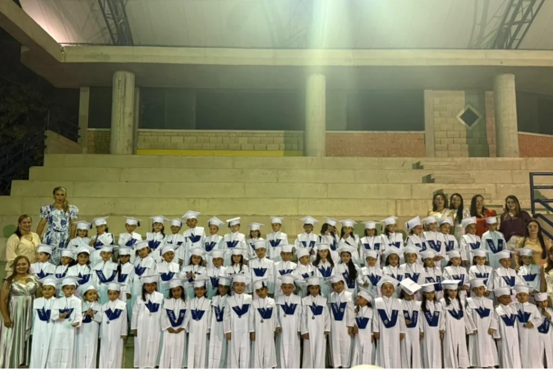 Colmercedes celebra la graduación de sus estudiantes de transición y grado 11°