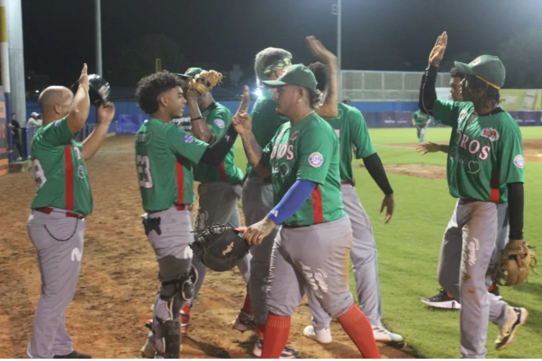 Con buen pitcheo y bateo oportuno, Toros inició la temporada con dos triunfos