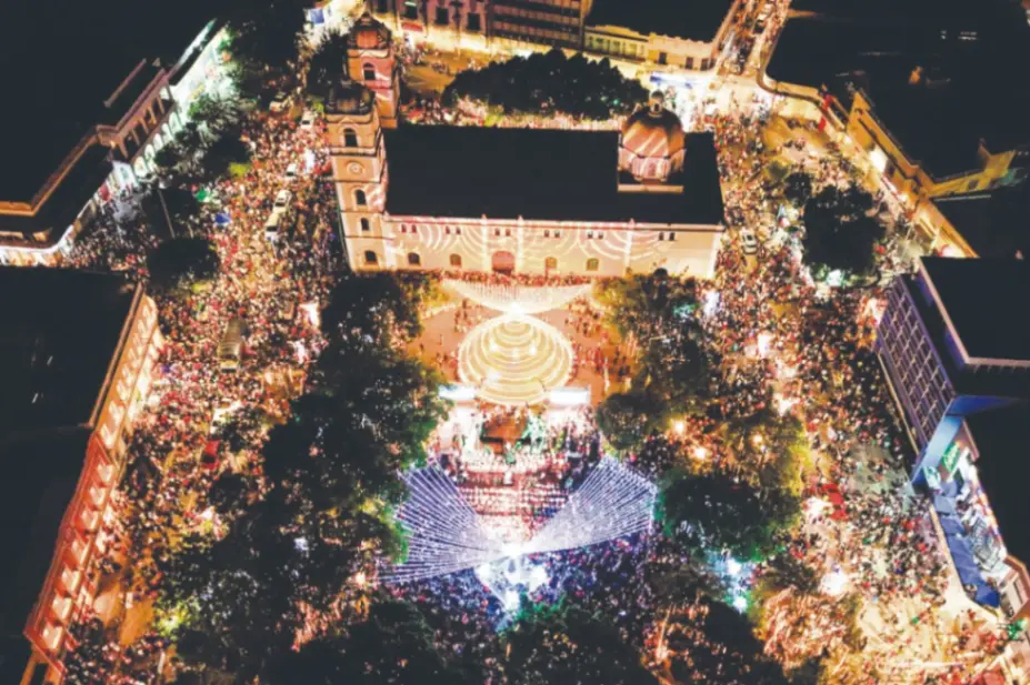 Alcalde Yahir Acuña encendió la magia de la Navidad en Sincelejo