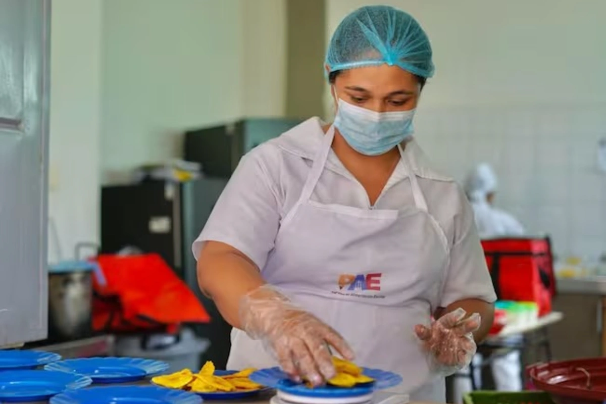 Bolívar Proyecta 95% de Cobertura en Alimentación Escolar para 2026