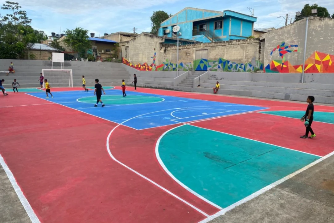 Cancha de Los Laureles volvió a llenarse de vida, el apoyo comunitario fue fundamental