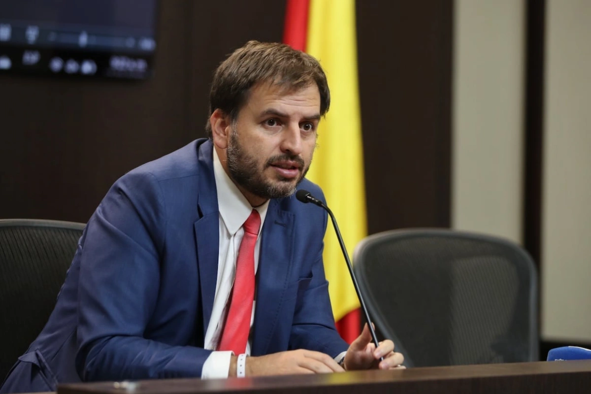 "Petro debe explicar abstención del país"