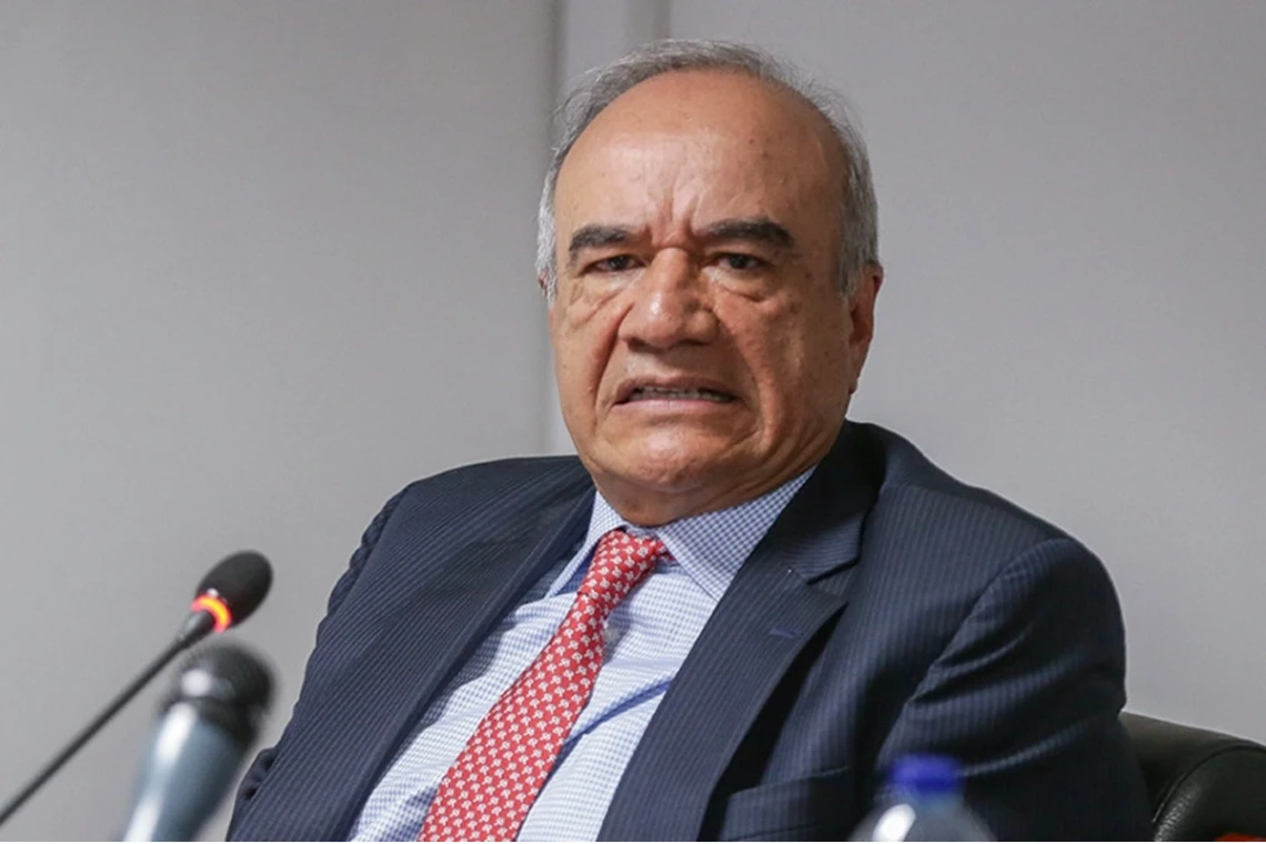 Carvajal en líos por rechazar demandas contra el Gobierno