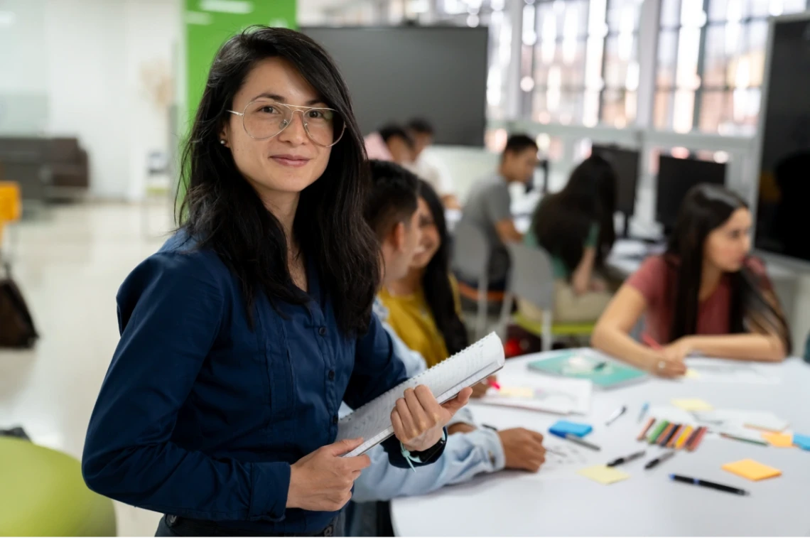 La excelencia de la educación virtual que transforma futuros con liderazgo y adaptabilidad
