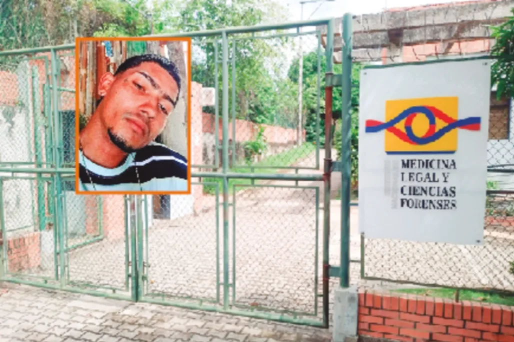 Le dieron dos puñaladas a la altura de la clavícula y le dispararon en el rostro