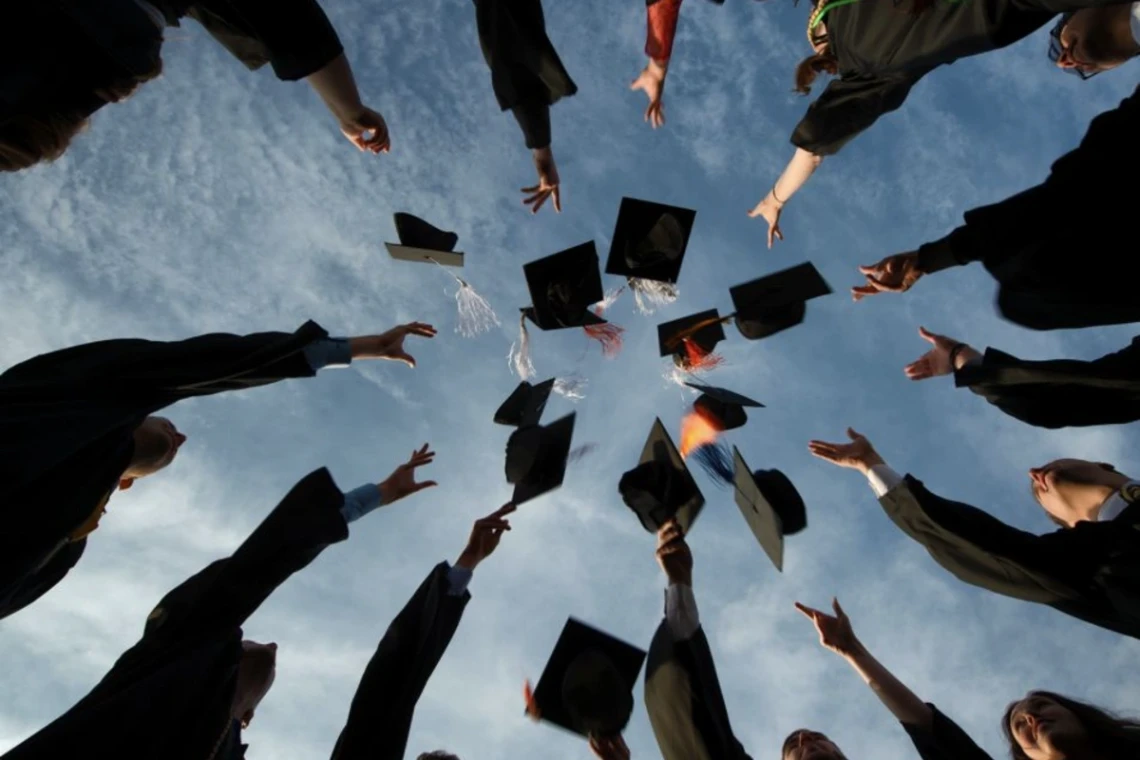 La Educación en el Siglo XXI: Clave para el Progreso y la Competitividad
