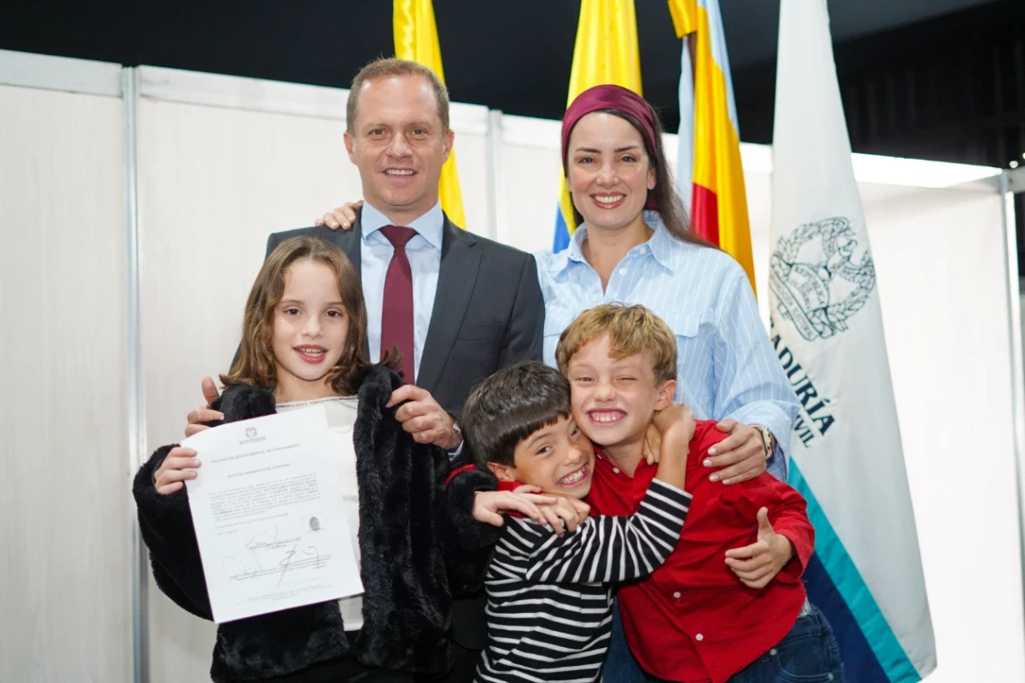 Héctor Olimpo oficializa su candidatura al Senado