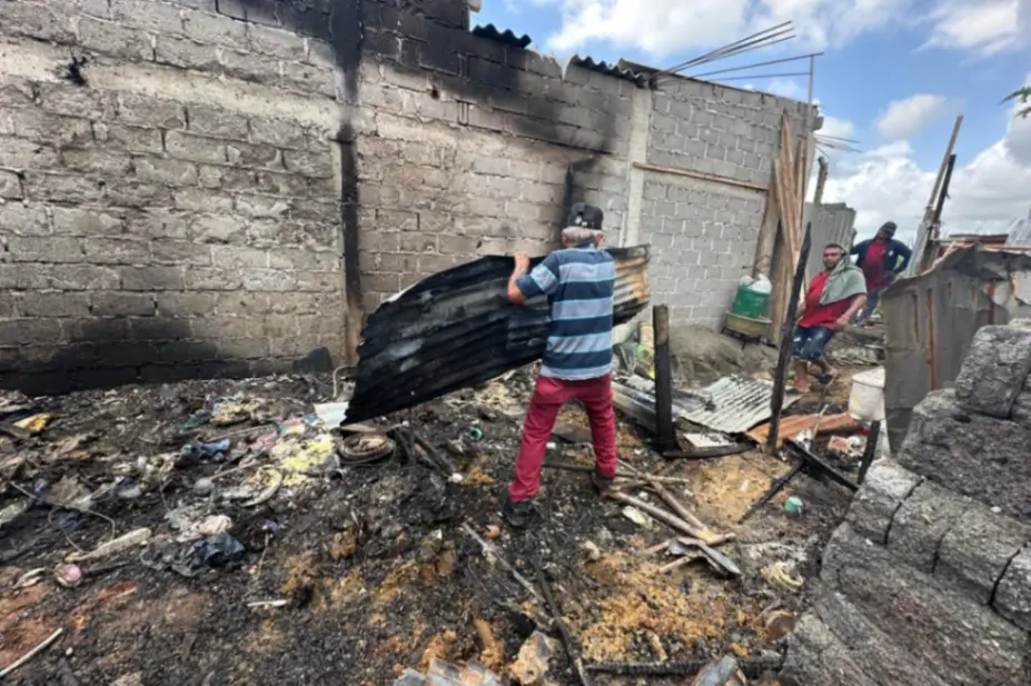 Incendio arrasó con todo, alcalde se apersonó