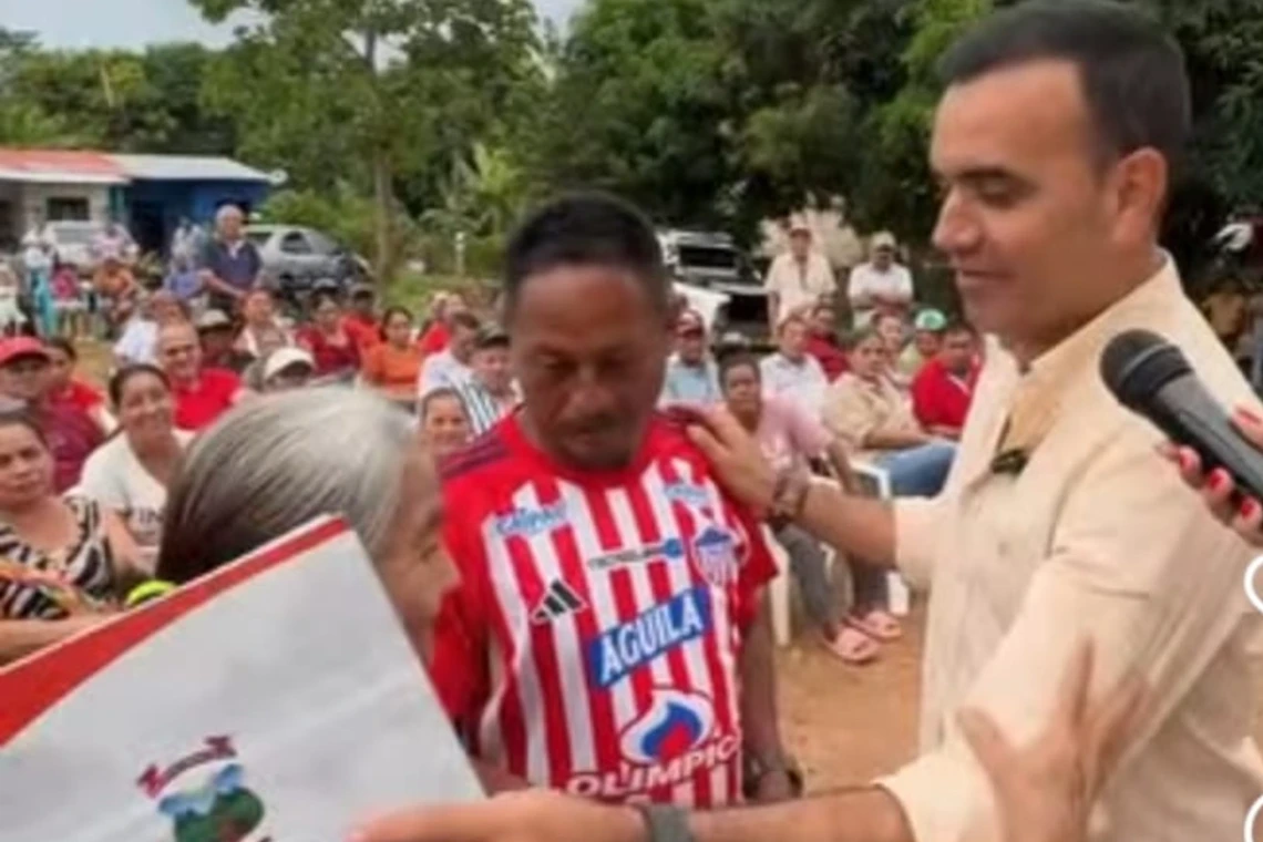 Más de 280 familias de Ciénaga de Oro recibieron sus títulos de propiedad