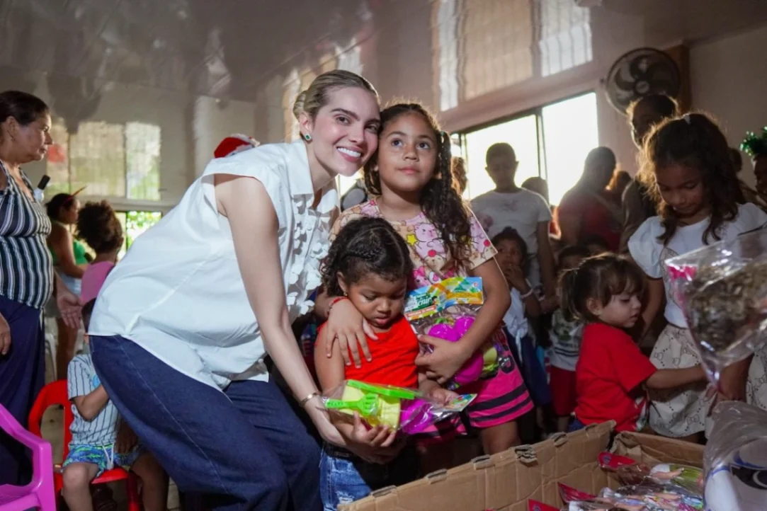 Primera dama, Sofía Méndez, entregó regalos a niños y niñas de Sincelejo