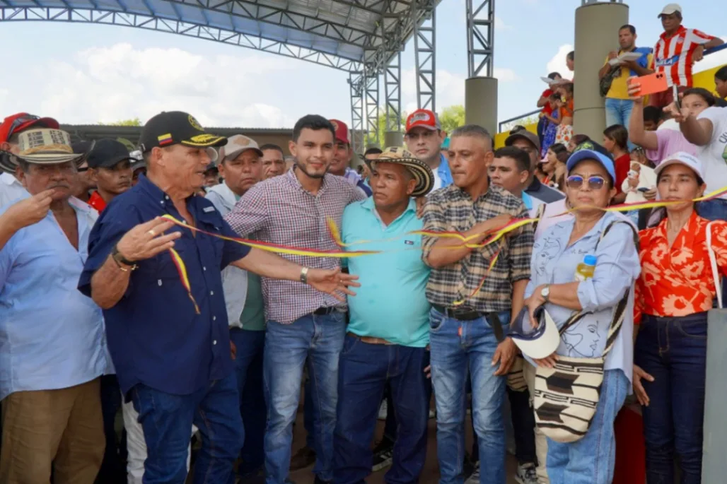 En Puerto López entregaron cancha cubierta y socializaron proyecto de agua potable