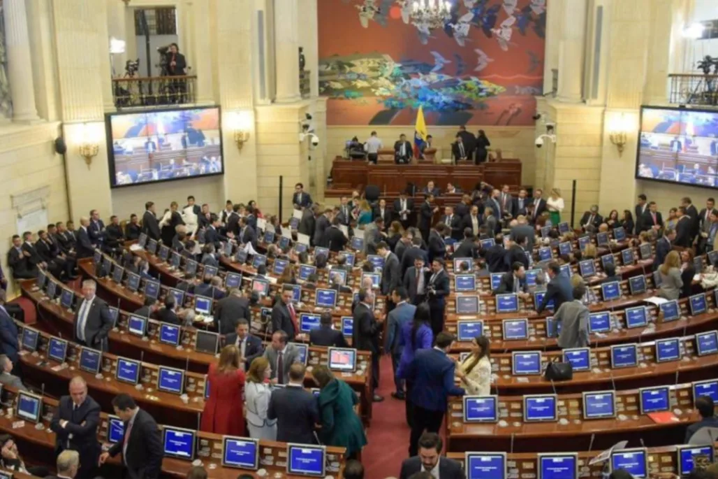 Ministros del Gobierno Petro citados a debate por emergencia económica